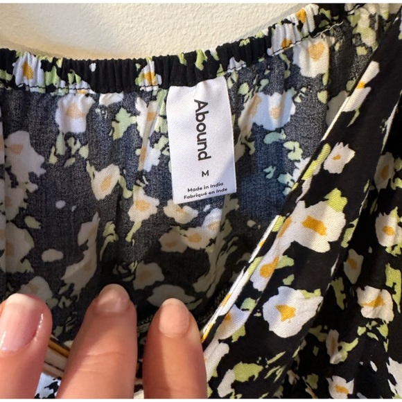 Abound Off Shoulder Floral Top - Picture 2 of 3